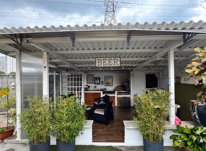 Se vende AMPLIA CASA en Altos de Panama - Imagen 4
