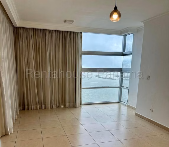 Alquiler de Apartamento en Avenida Balboa, listo para ocupar