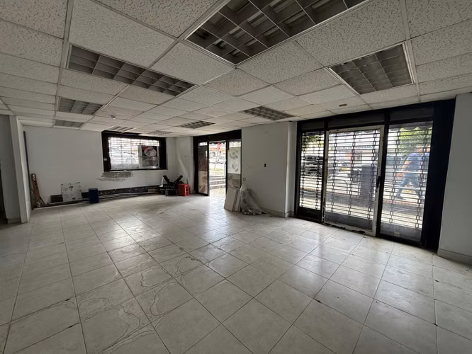 Alquiler Local Comercial Planta Baja Esquinero 69 m2