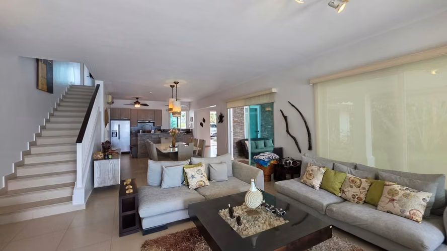 Venta de Casa de Playa en Bijao – Residencia de Lujo con Vista al Mar