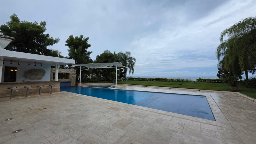 Venta de Casa de Playa en Bijao – Residencia de Lujo con Vista al Mar