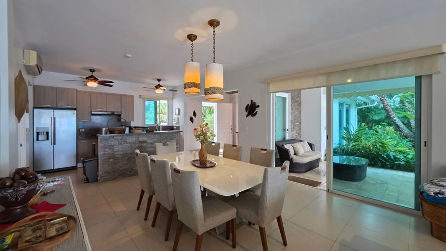 Venta de Casa de Playa en Bijao – Residencia de Lujo con Vista al Mar