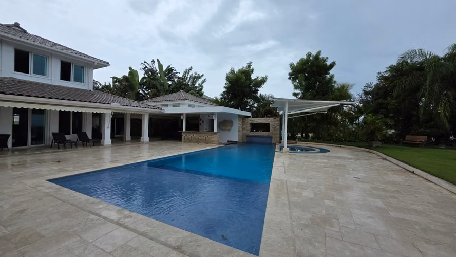 Venta de Casa de Playa en Bijao – Residencia de Lujo con Vista al Mar