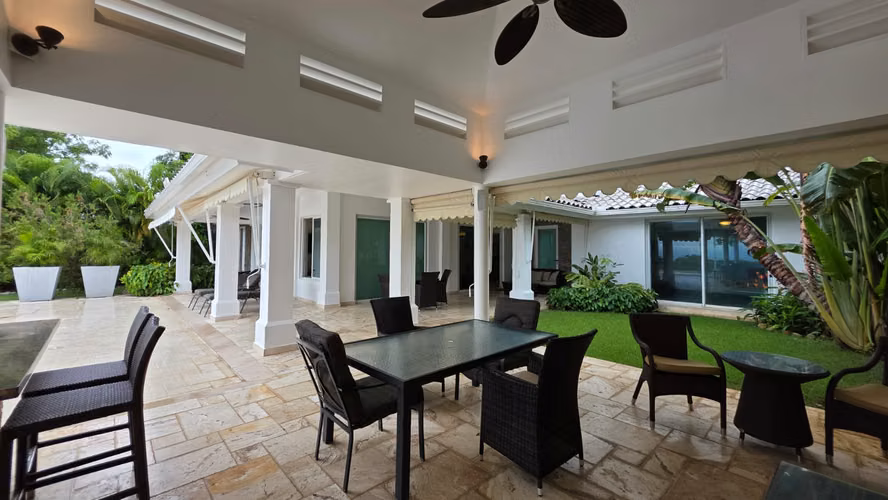 Venta de Casa de Playa en Bijao – Residencia de Lujo con Vista al Mar