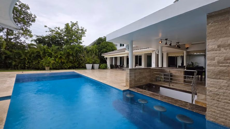 Beachfront Luxury Home for Sale in Bijao – Ocean View Residence
