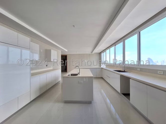 Alquiler de Apartamento 2 niveles, amplio y lujoso en Coco del Mar