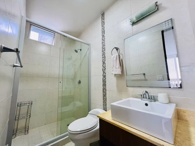 Apartamento en venta en Costa del Este piso alto