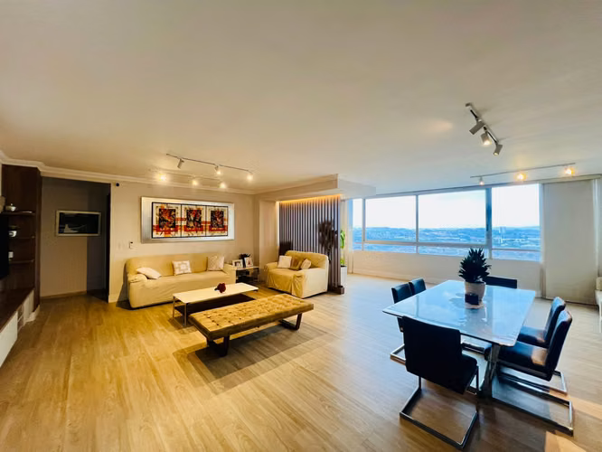 Apartamento en venta en Costa del Este piso alto