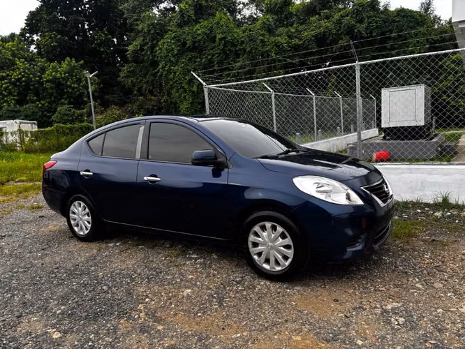 Vendo Nissan Versa año 2014 buen estado