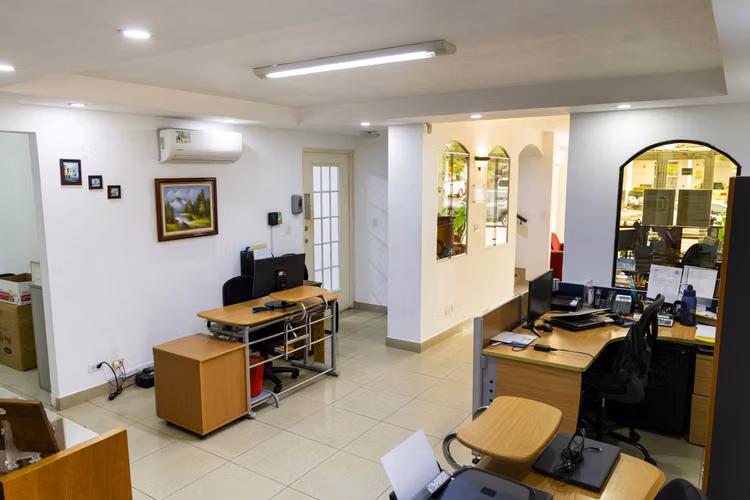 VENTA DE EDIFICIO COMERCIAL COMPLETO EN BELLA VISTA (1)