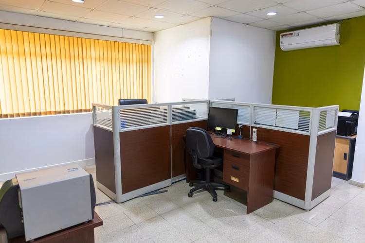 VENTA DE EDIFICIO COMERCIAL COMPLETO EN BELLA VISTA (1)
