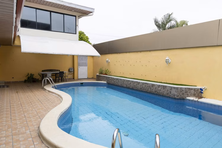 VENTA DE EDIFICIO COMERCIAL COMPLETO EN BELLA VISTA (1)
