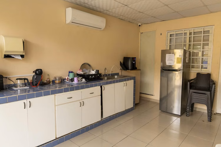 VENTA DE EDIFICIO COMERCIAL COMPLETO EN BELLA VISTA (1)