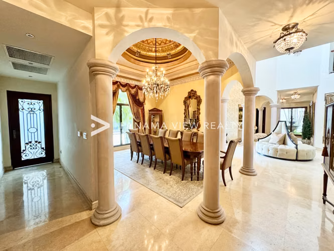 BALMORAL MANSION CON PISCINA - COSTA DEL ESTE