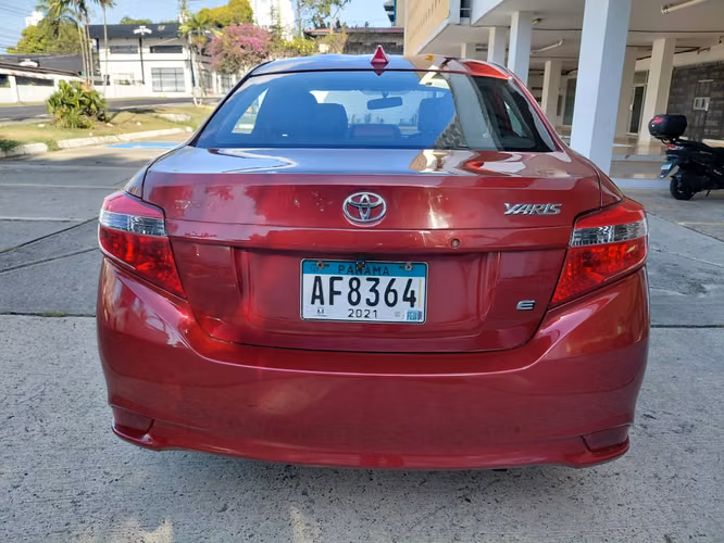 TOYOTA YARIS 2014 AUTOMATICO