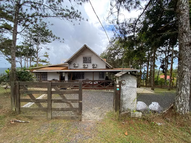 VENDO CASA CERRO AZUL