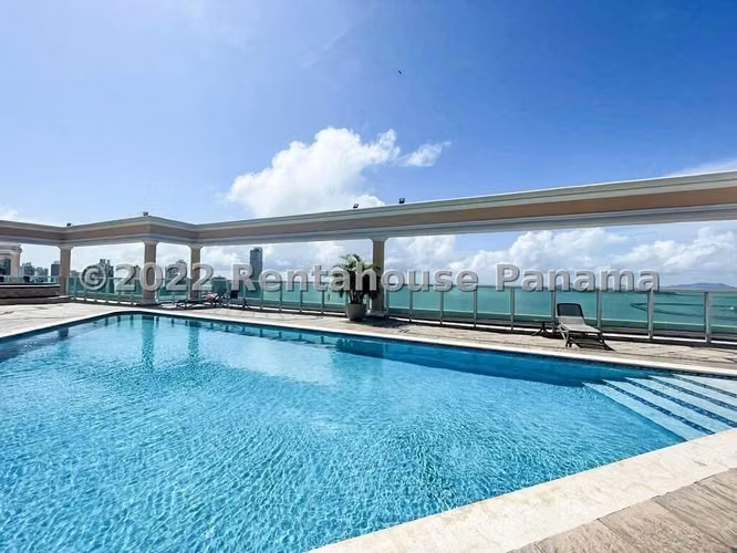 Venta de apartamento en la Avenida Balboa AK