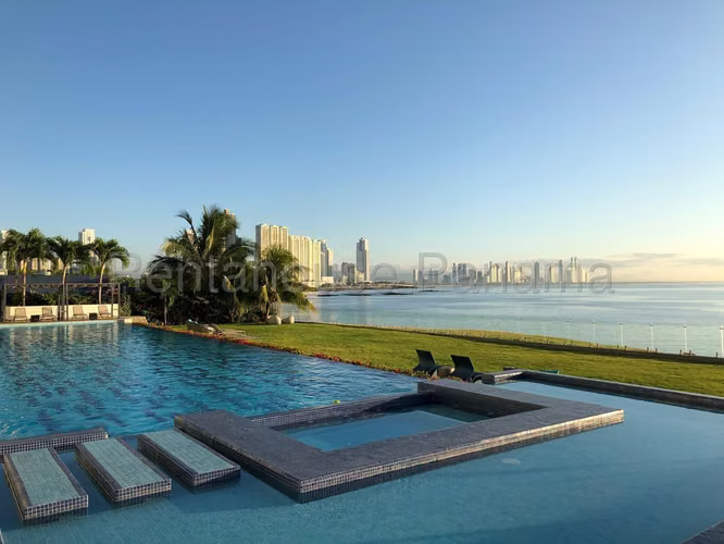 Venta de apartamento Ph Grand Tower 26MVCH9095