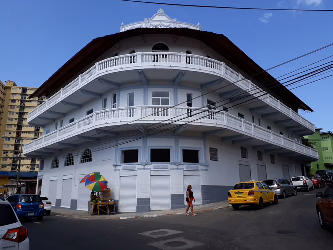 VENTA EDIFICIO COMPLETO EN SANTA ANA (Solo Cliente Directo)
