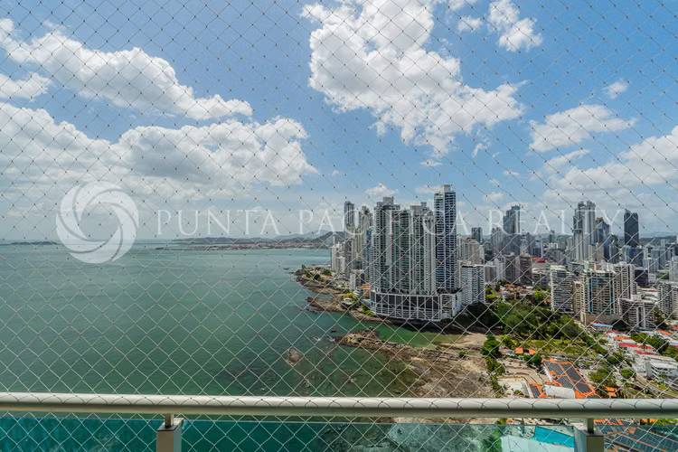 Amplio Apartamento en Venta en Aquamare, Punta Pacífica | 356 m² con Línea Blanca