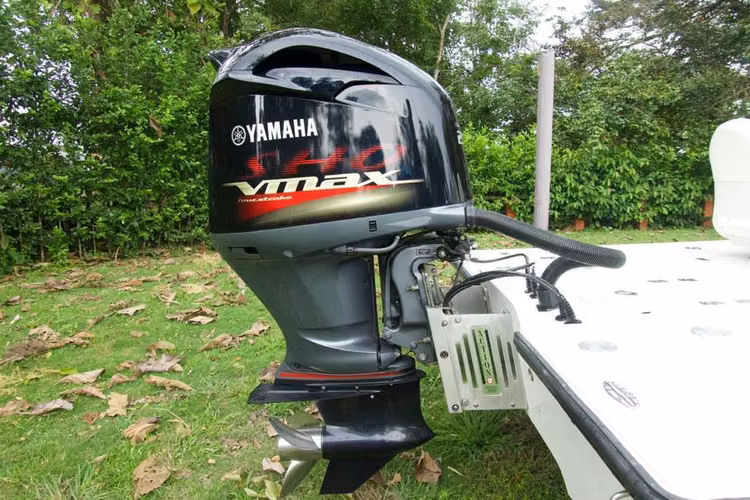 Se vende Bote de Pesca Lake & Bay Modelo Boca Grande 20