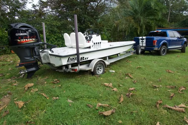 Se vende Bote de Pesca Lake & Bay Modelo Boca Grande 20