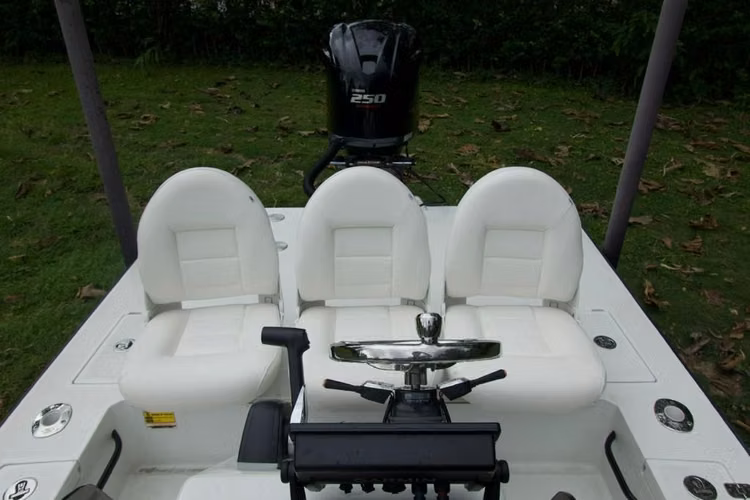 Se vende Bote de Pesca Lake & Bay Modelo Boca Grande 20