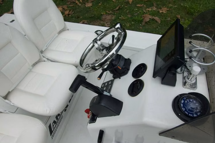 Se vende Bote de Pesca Lake & Bay Modelo Boca Grande 20