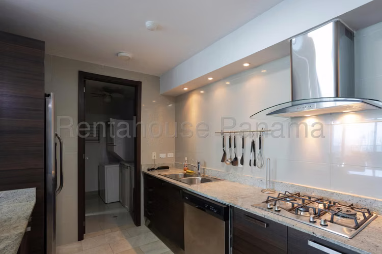 Se Vende Apartamento en Punta Pacifica LA26-9095