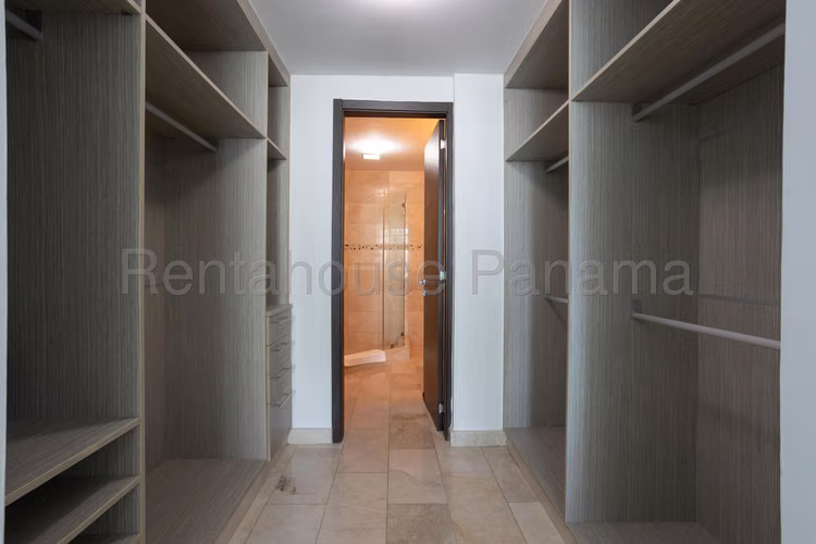 Se Vende Apartamento en Punta Pacifica LA26-9095
