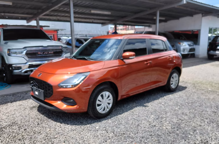 2025 Suzuki Swift - manual - 100% nuevo con 90km