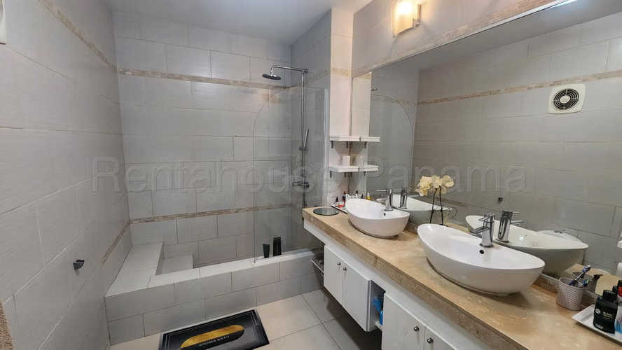Se Vende Apartamento en Avenida Balboa LA26-8689