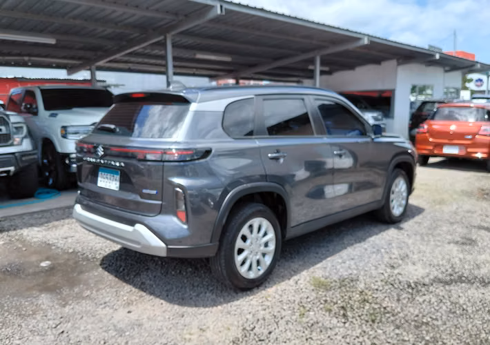 2025 Suzuki Grand Vitara - Inmaculado - Garantía de agencia - Imagen 5