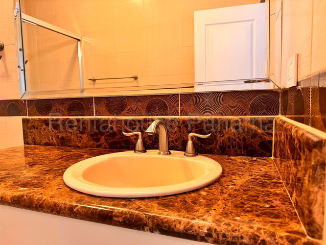 Apartamento en Venta en Avenida Balboa. PH VISTA DEL MAR. 26LDC9090