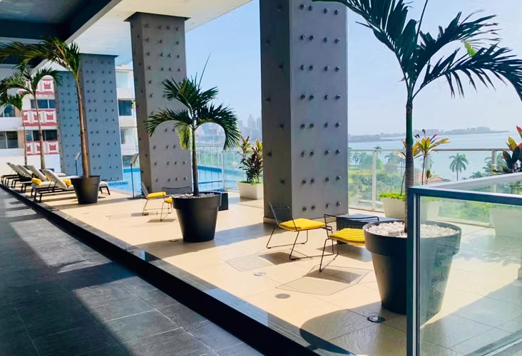 Apartamento en venta- Avenida Balboa con vista al mar