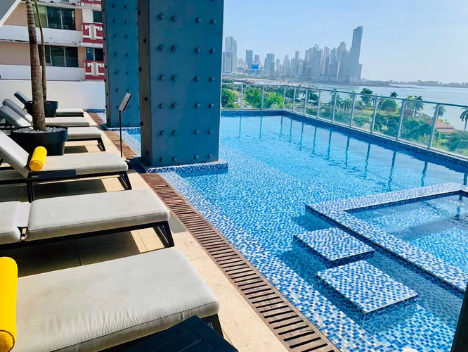Apartamento en venta- Avenida Balboa con vista al mar