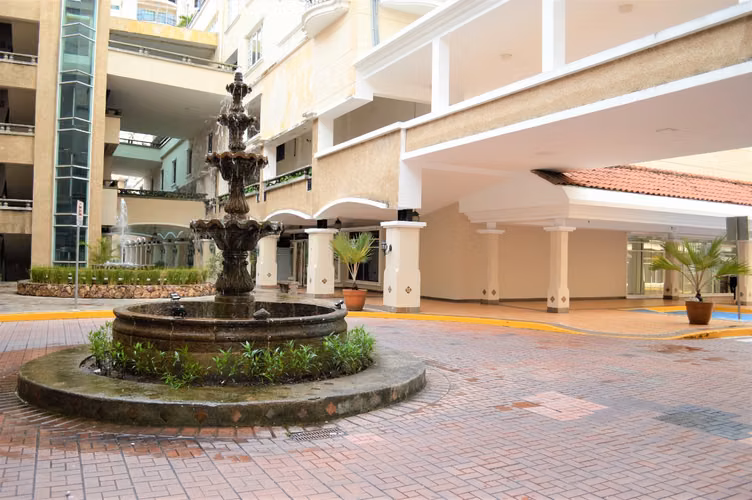 SE VENDE LOCAL PLANTA BAJA EN EL DORADO, PLAZA CAMINO DE CRUCES