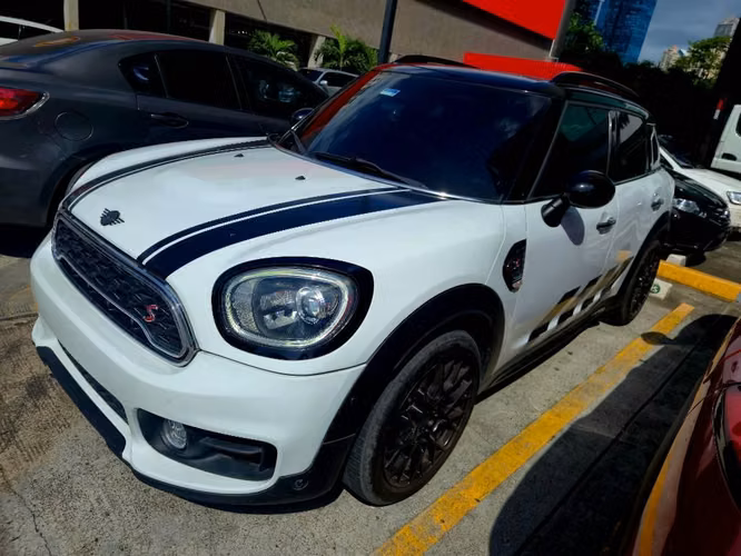 Vendo MINI Countryman S Sport PANDA Único en Panamá.