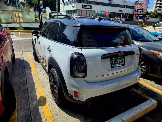 Vendo MINI Countryman S Sport PANDA Único en Panamá.