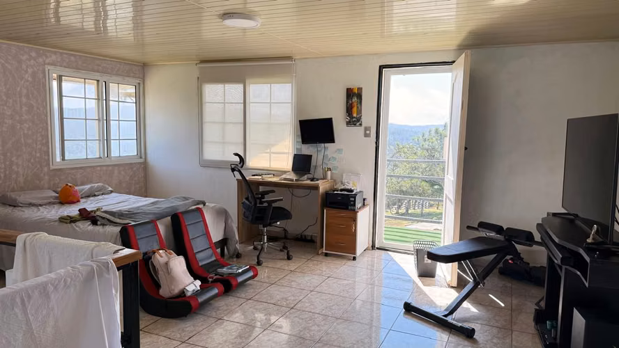 SE VENDE CASA CON VISTA EN LOS ALTOS DE CERRO AZUL - Imagen 4