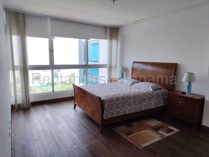 Se Alquila Apartamento en Avenida Balboa VLU26-9099