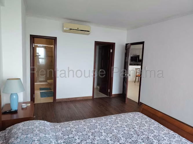Se Alquila Apartamento en Avenida Balboa VLU26-9099
