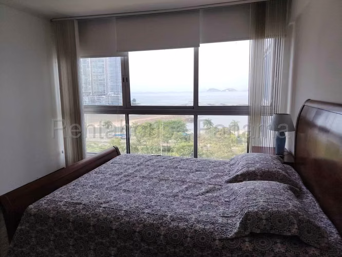 Se Vende Apartamento en Avenida Balboa VLU26-9105