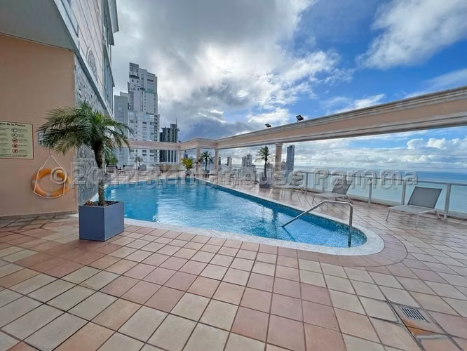 Se Vende Apartamento en Avenida Balboa VLU26-9109