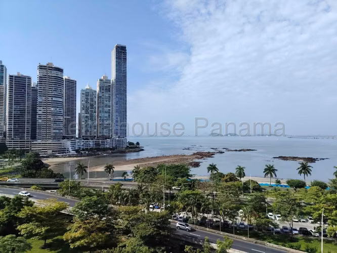 Se Vende Apartamento en Avenida Balboa MDV26-9105