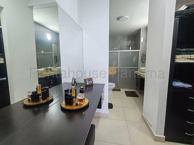 Se Vende Apartamento en Avenida Balboa MDV26-9098