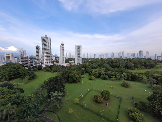 Venta de Apartamento Amoblado en San Francisco con Vista al Parque Omar