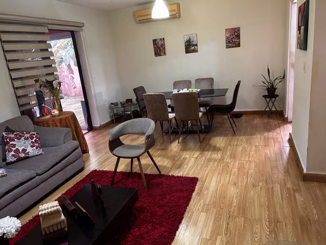 ALQUILO  CASA EN VERSALLES