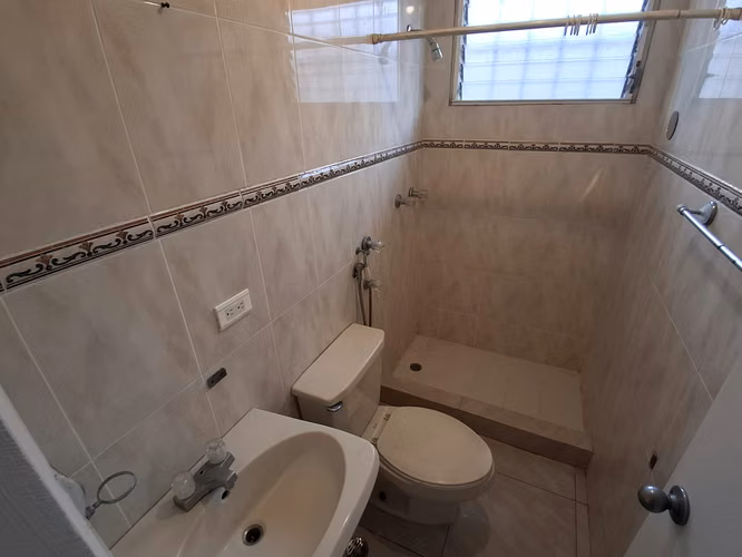 Venta de Casa unifamiliar en Altos de Panamá con piscina - Imagen 9