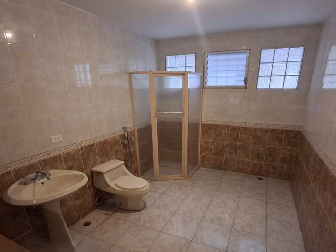 Venta de Casa unifamiliar en Altos de Panamá con piscina - Imagen 15